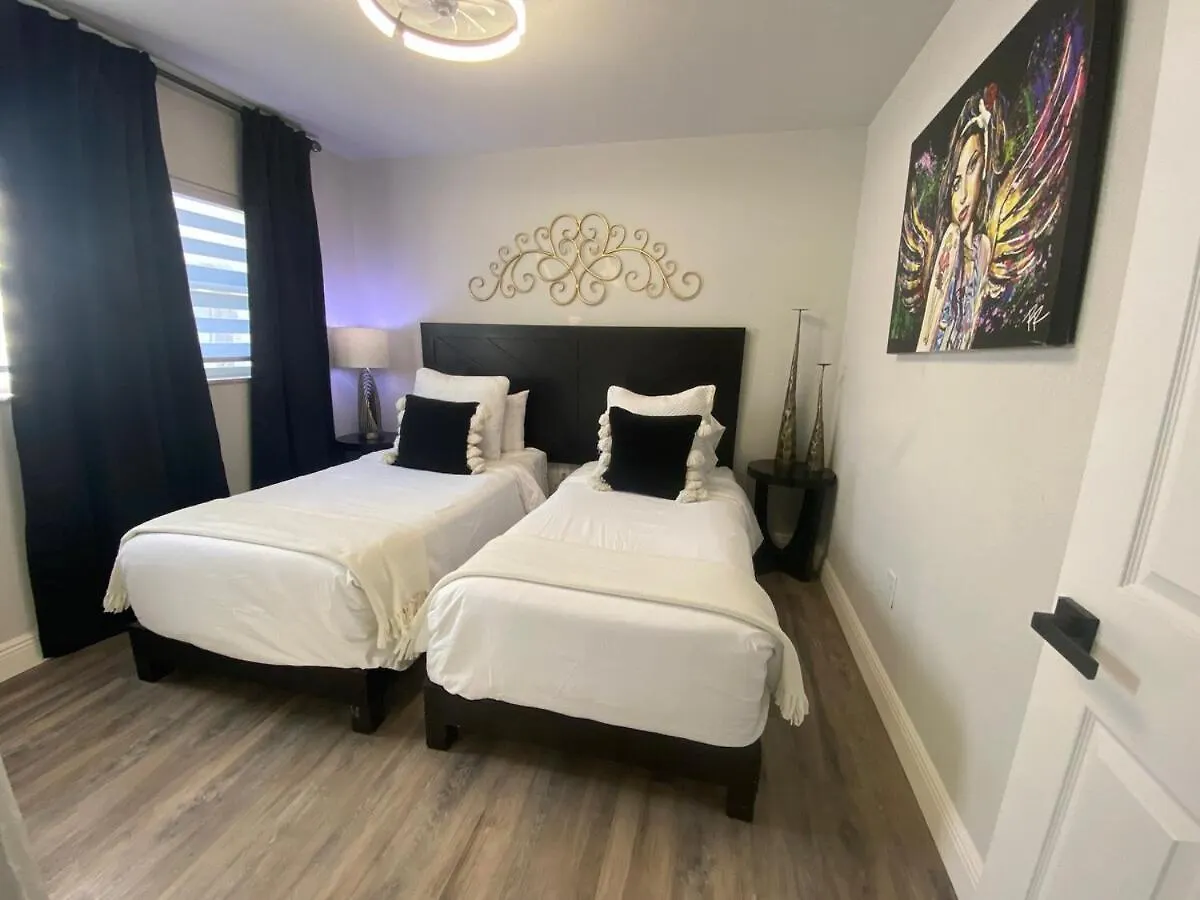 Remodeled Home In Up And Coming Tampa Neighborhood 0*,  米国