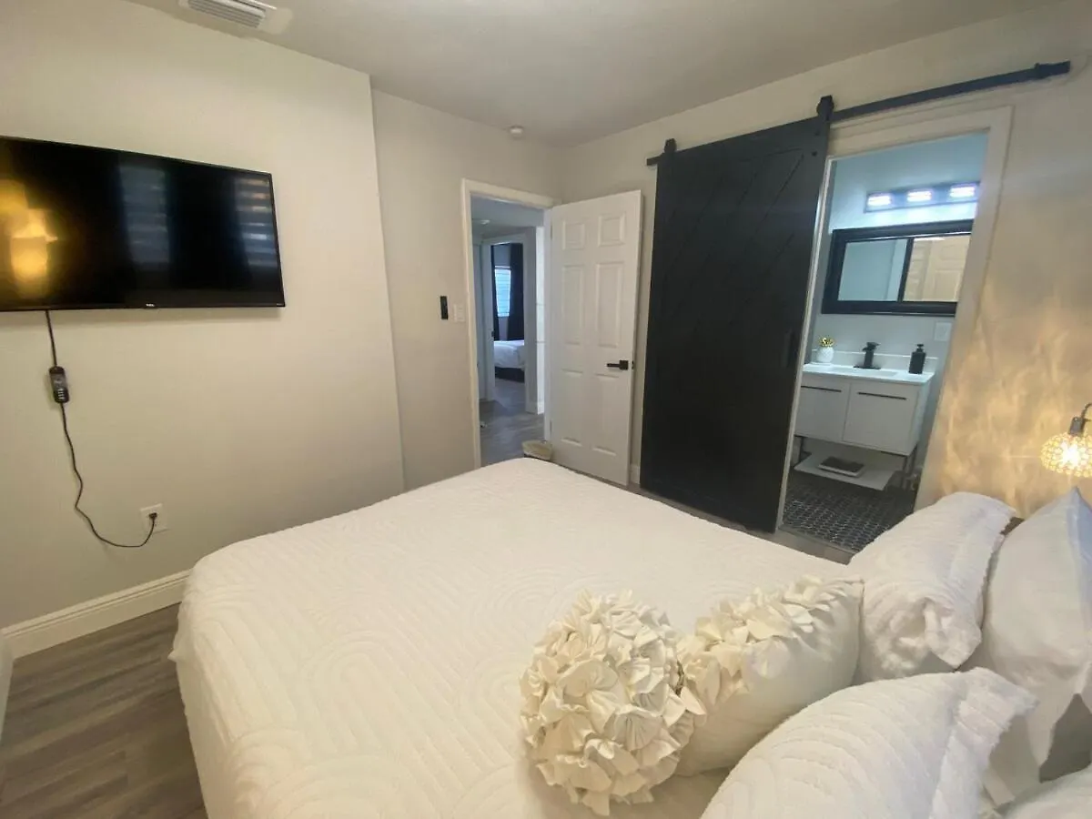 Remodeled Home In Up And Coming Tampa Neighborhood 0*,