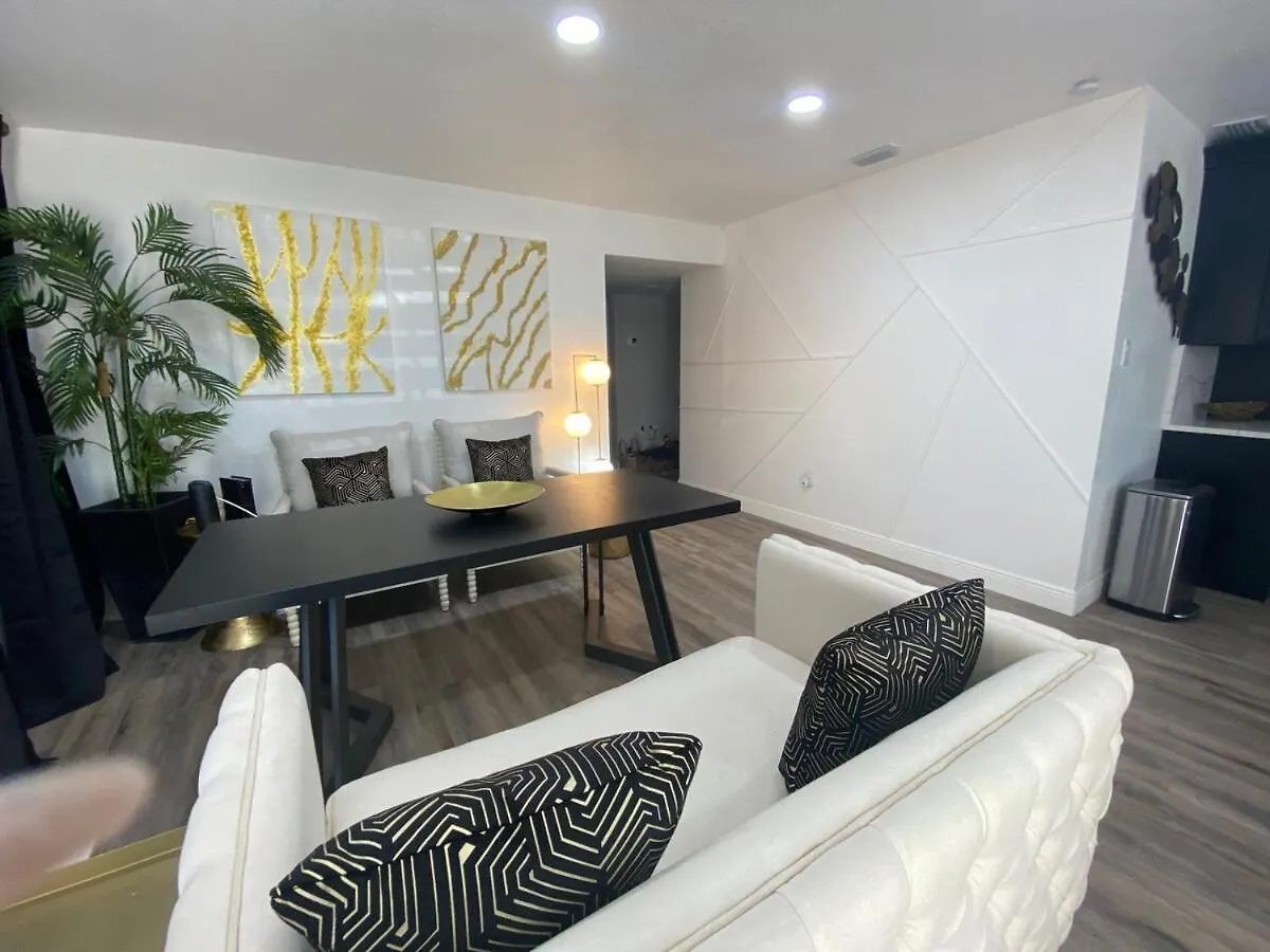 Remodeled Home In Up And Coming Tampa Neighborhood 別荘